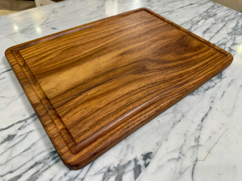 Handcrafted Shisham Wood Cutting Board with Juice Groove – 30 × 40 cm