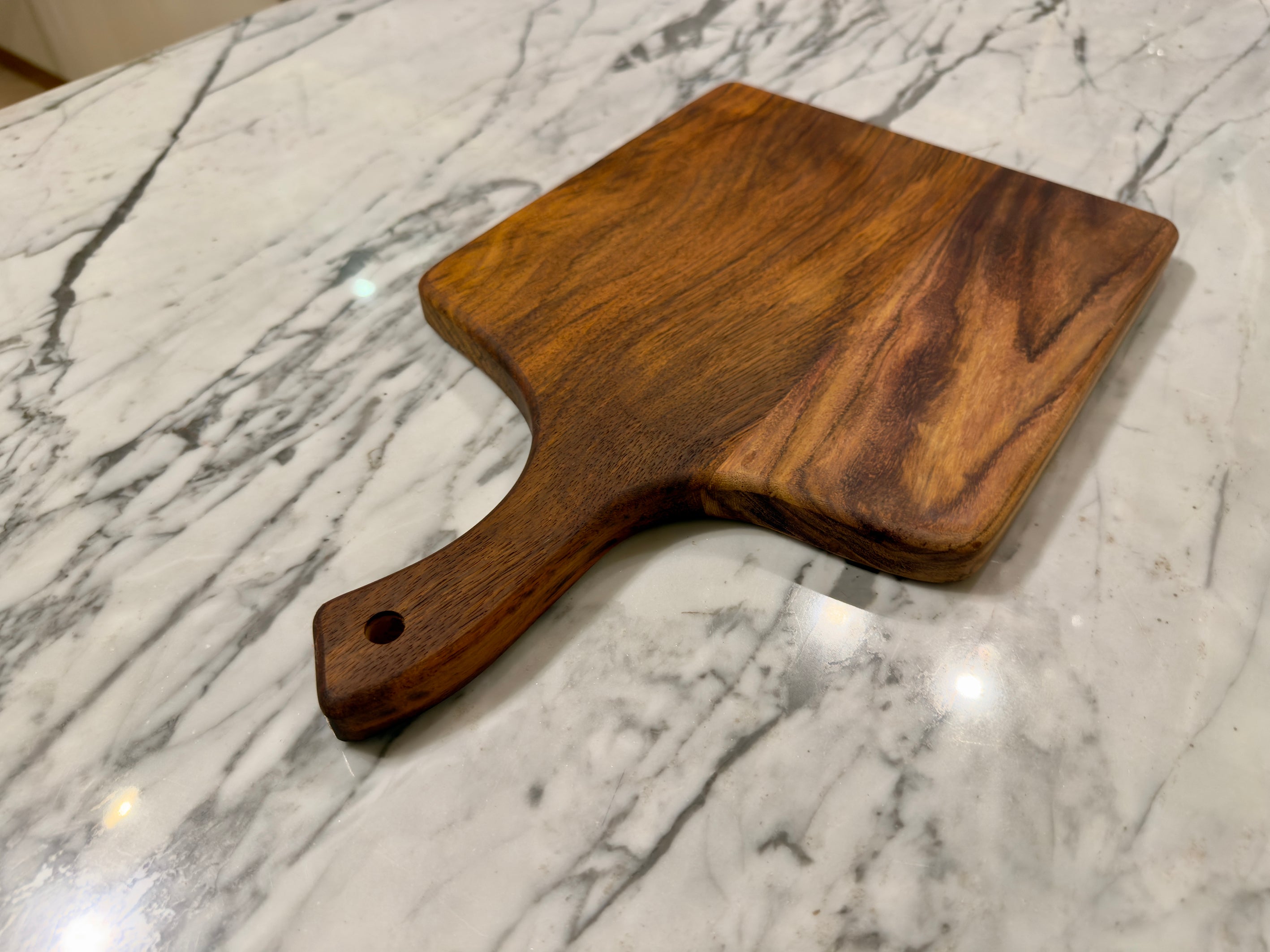Handcrafted Shisham Wood Charcuterie & Cutting Board with Handle – 40 × 25 cm