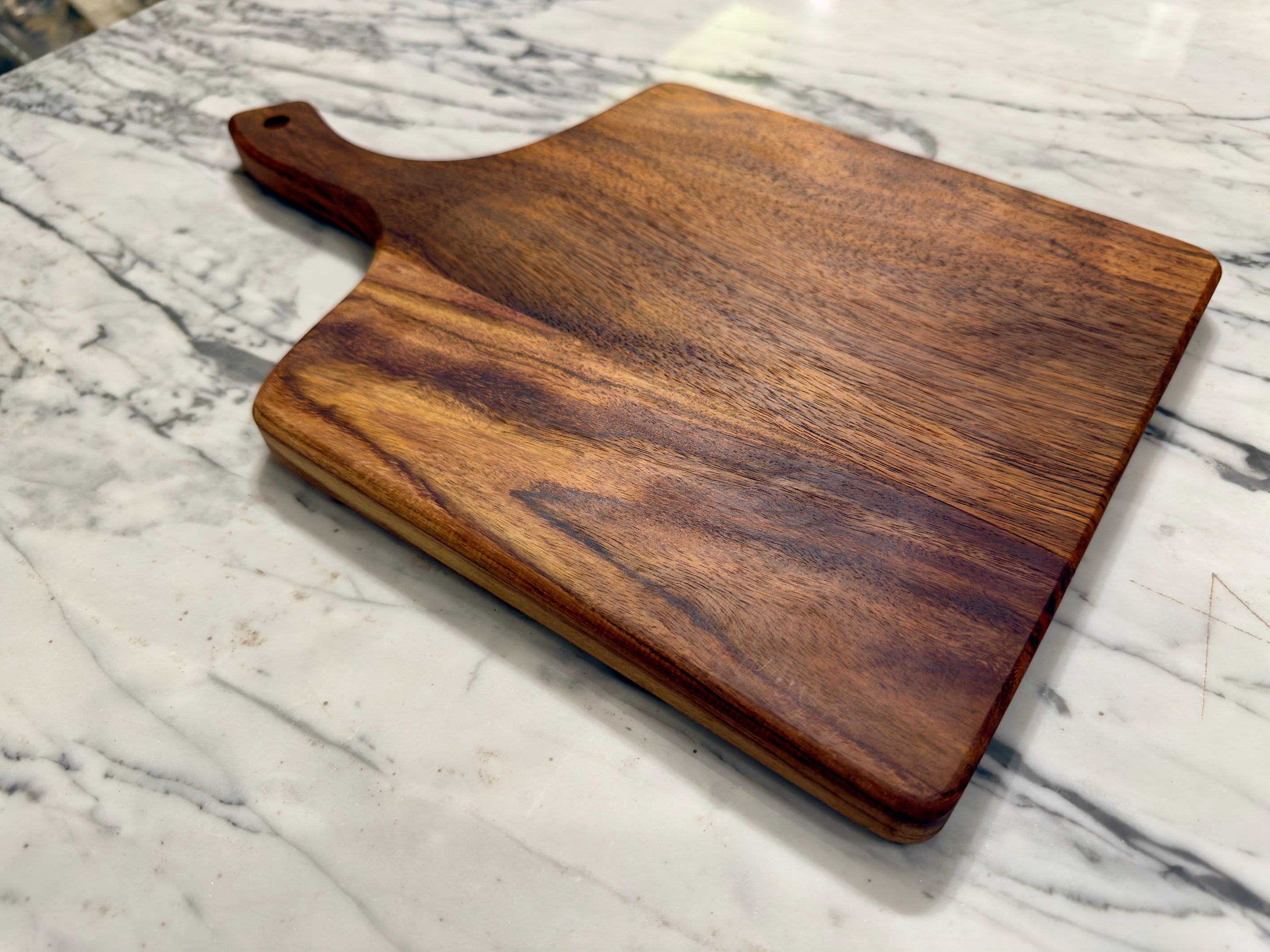 Handcrafted Shisham Wood Charcuterie & Cutting Board with Handle – 40 × 25 cm