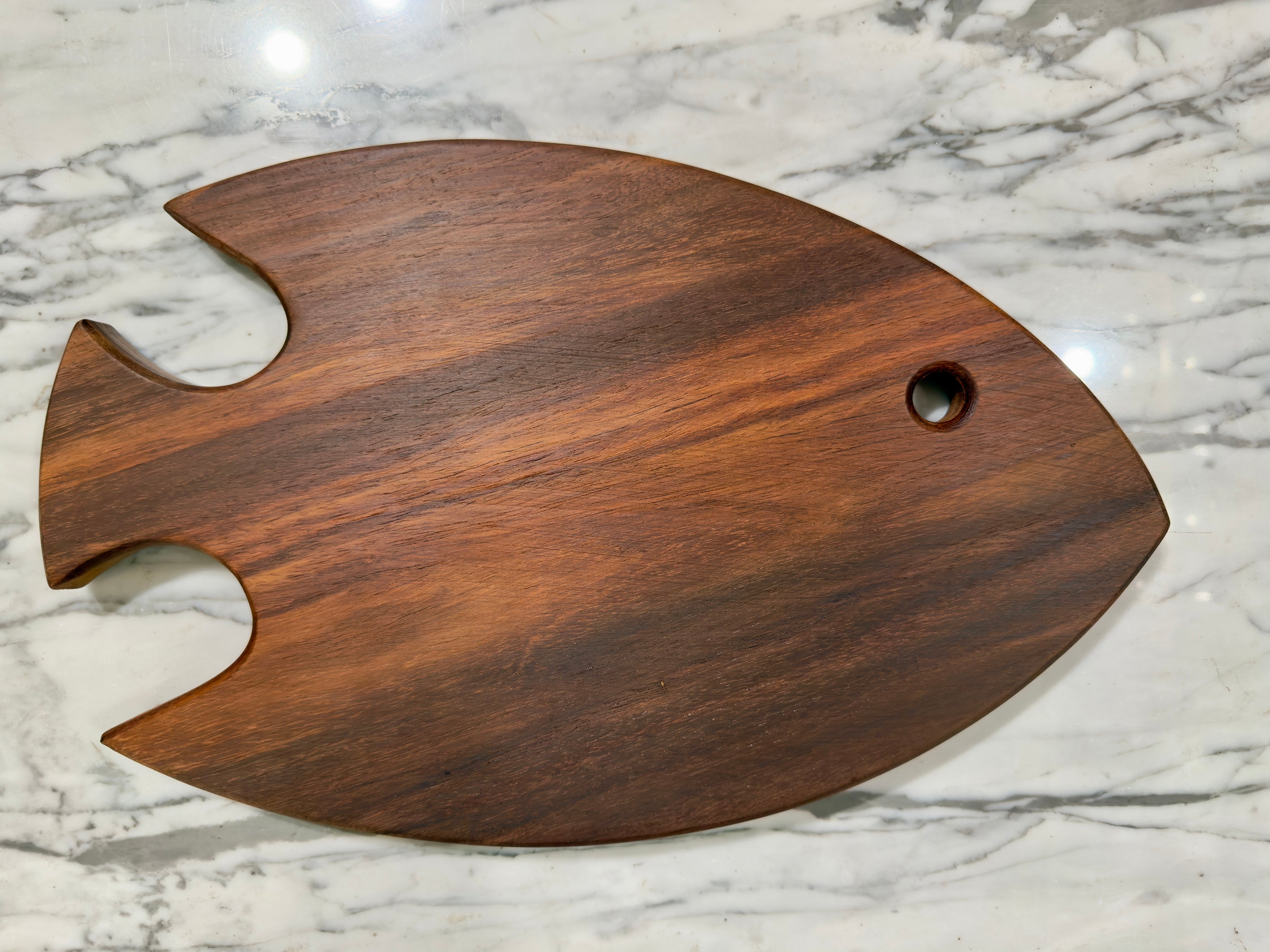 Handcrafted Shisham Wood Fish Serving Board – 40 × 25 cm