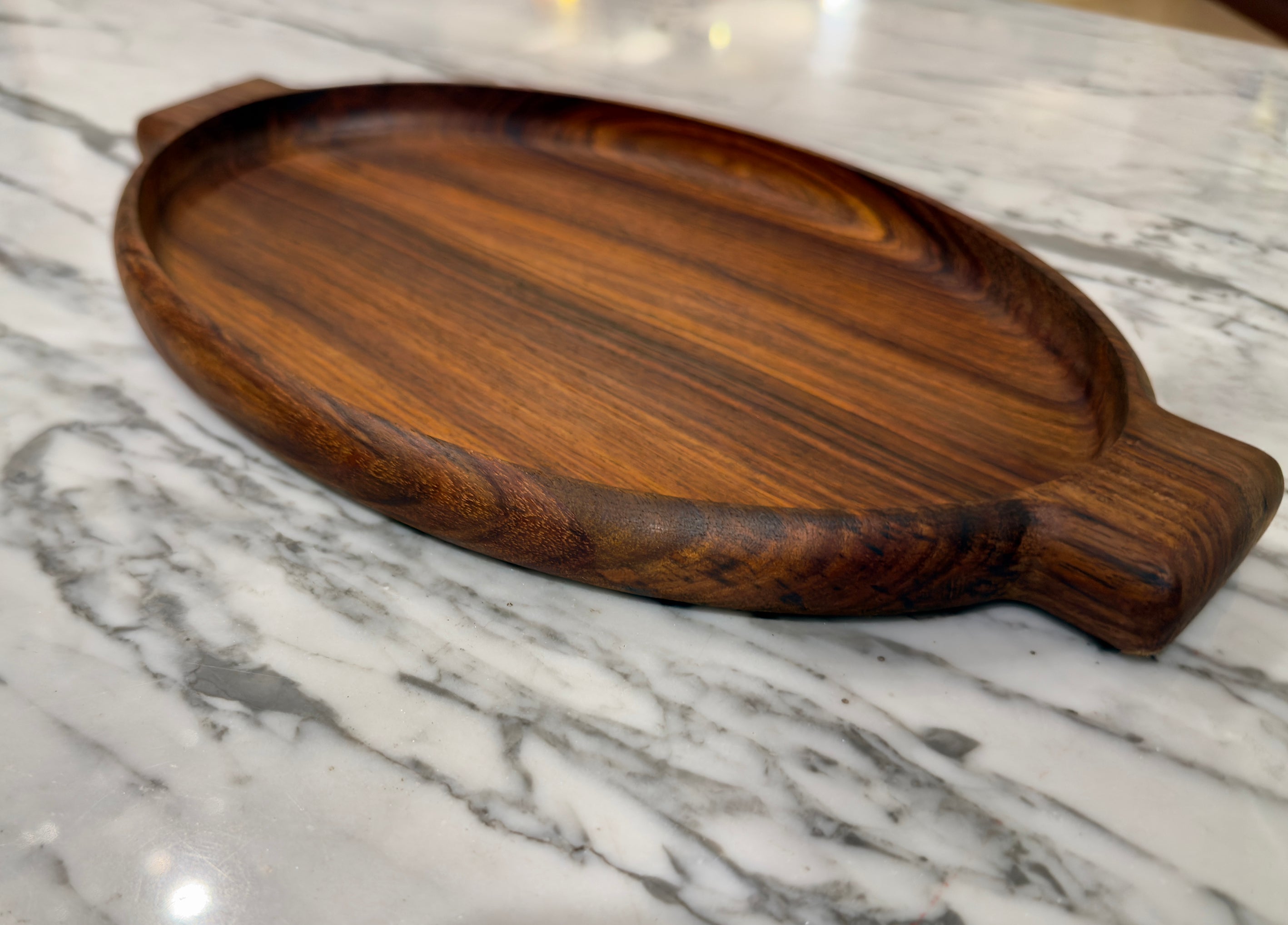 Oval Serving Platter – Solid Shisham Wood – 35 × 25 cm
